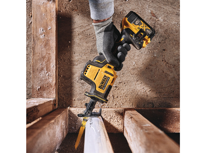 Máy cưa kiếm dùng pin Dewalt DCS369B