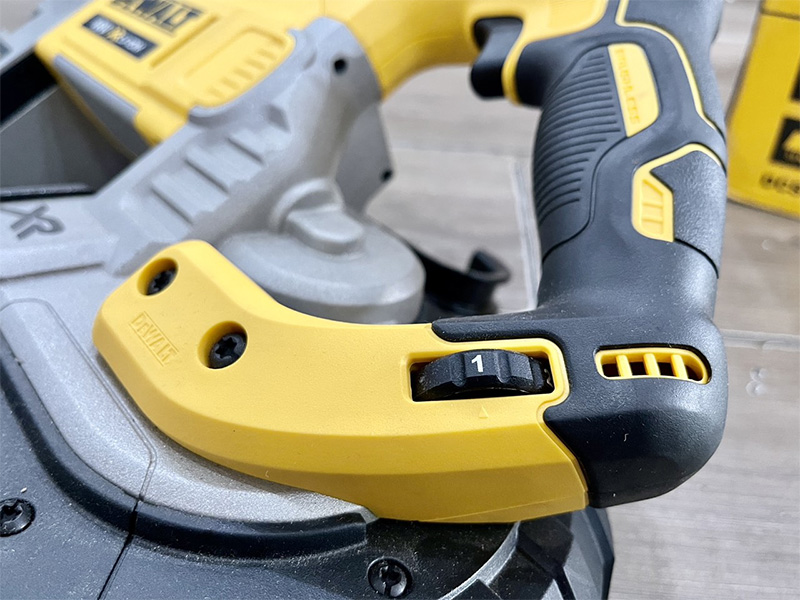 Máy cưa vòng dùng pin Dewalt DCS374N-KR