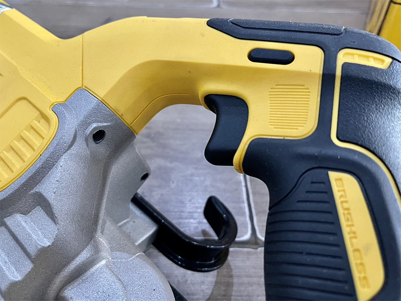 Máy cưa vòng dùng pin Dewalt DCS374N-KR