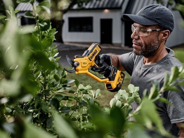 Máy cắt cành dùng pin 20VMax DeWalt DCMPP568N