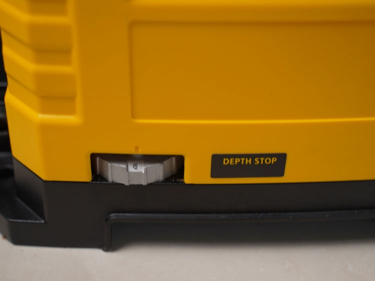 Máy bào cuốn để bàn 1800W Stanley STP18-B1