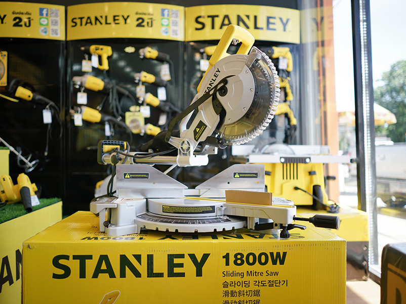 Máy cưa đa góc trượt 1.800W Stanley SM18-B1
