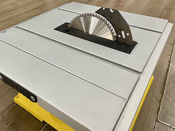 Máy cưa bàn 1800W Stanley SST1801