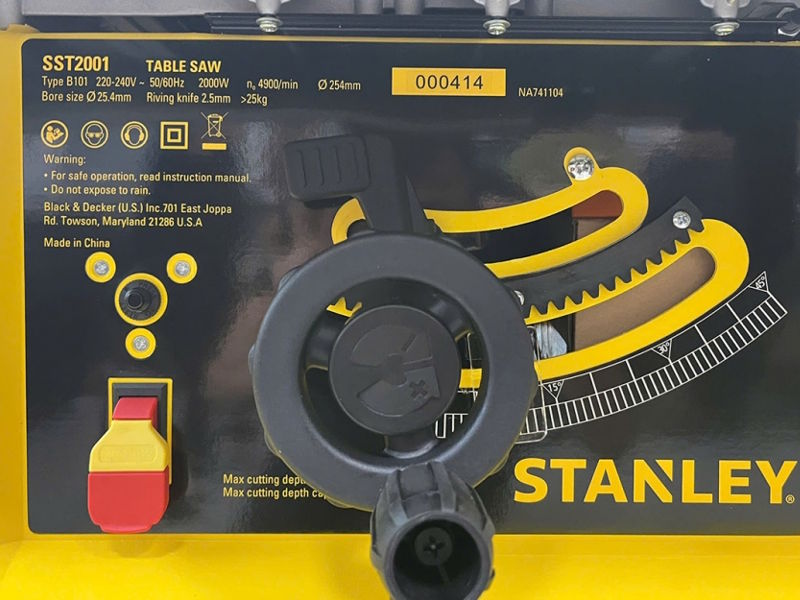 Máy cưa bàn Stanley SST2001-B1 - 2.000W