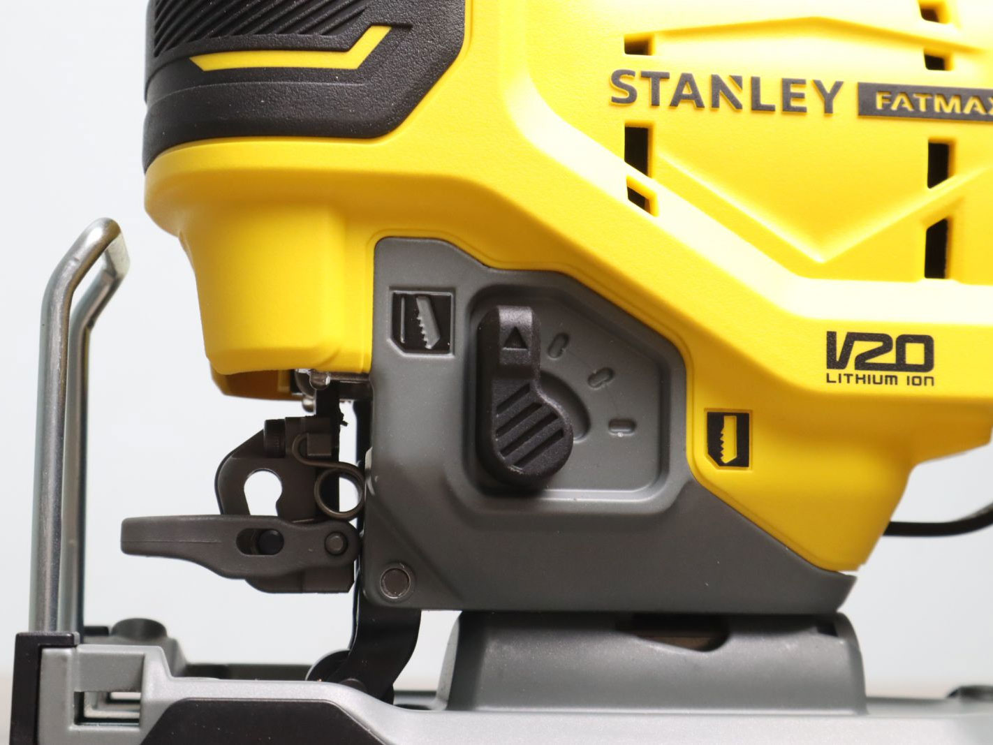 Máy cưa lọng dùng pin 20V Max Stanley SBJ650-KR