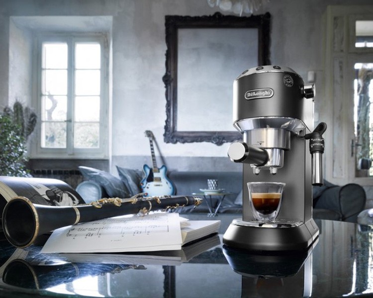 Máy pha cà phê Delonghi EC685.BK/R