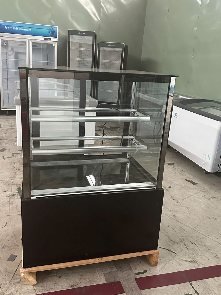 Tủ Bánh Kem Inox Lightcool 90CM 312L DG-900Z Kính Vuông Đen