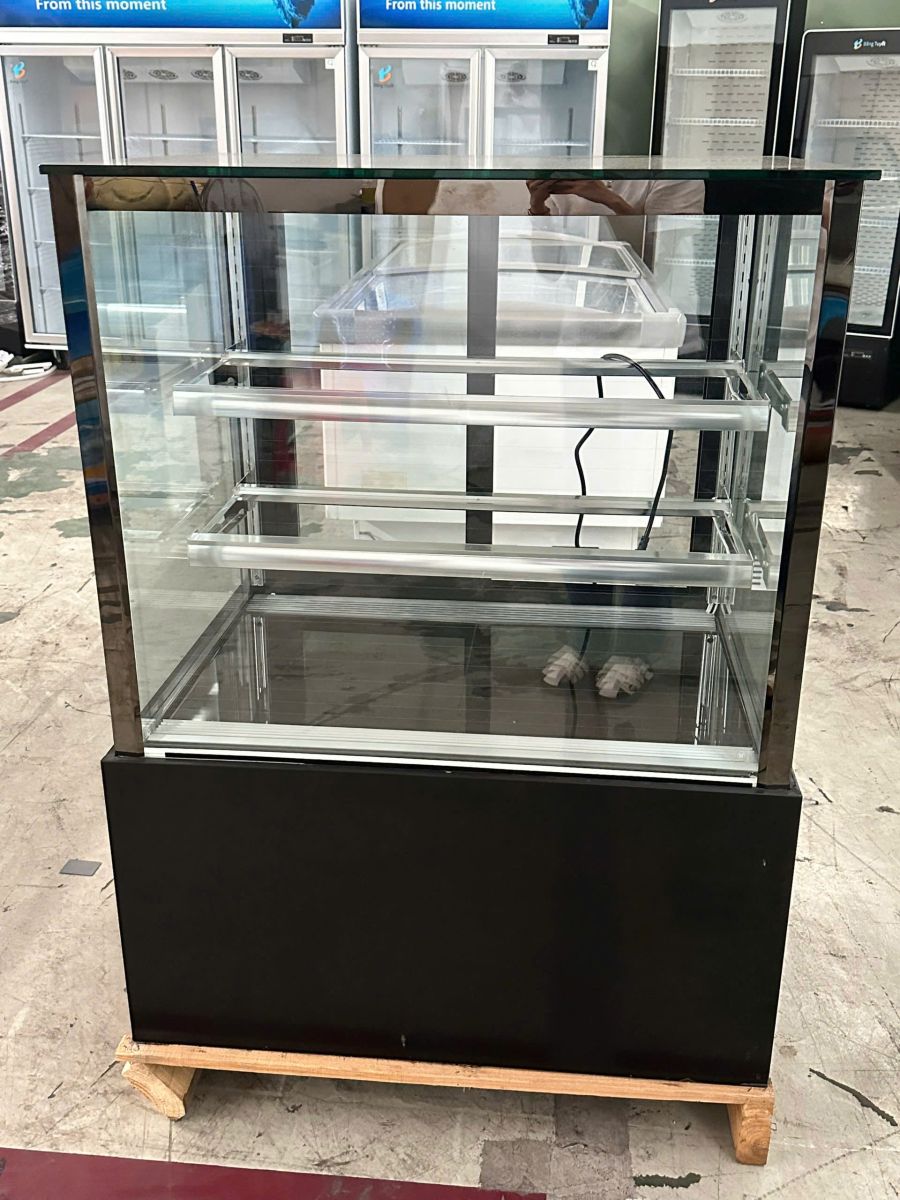 Tủ Bánh Kem Inox Lightcool 90CM 312L DG-900Z Kính Vuông Đen