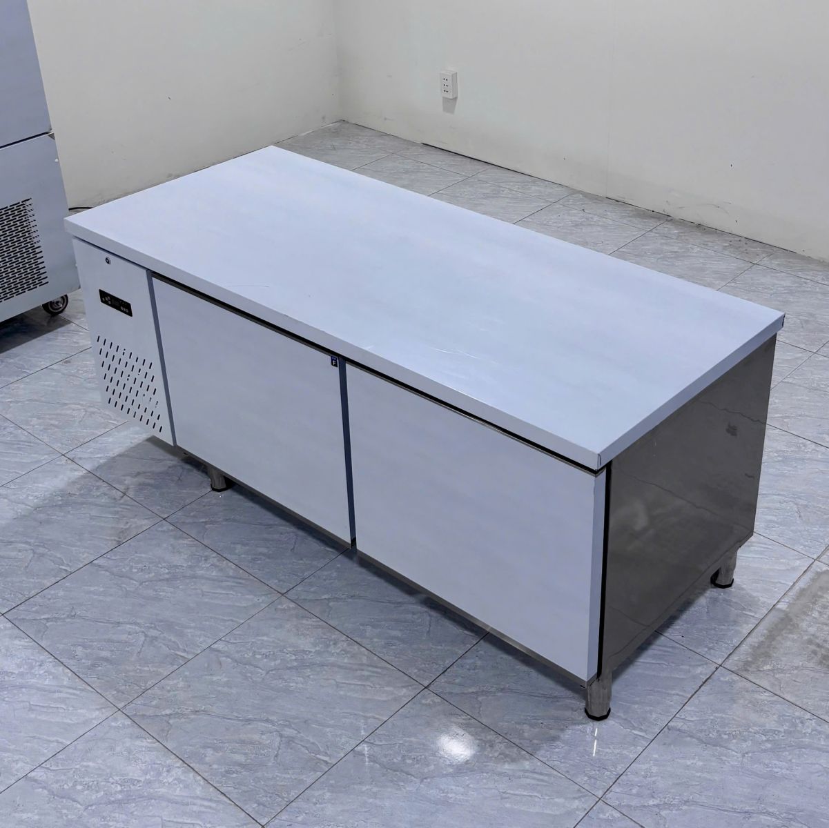 Tủ bàn Đông Lightcool 1M8 380L BL-1800 A-ECO