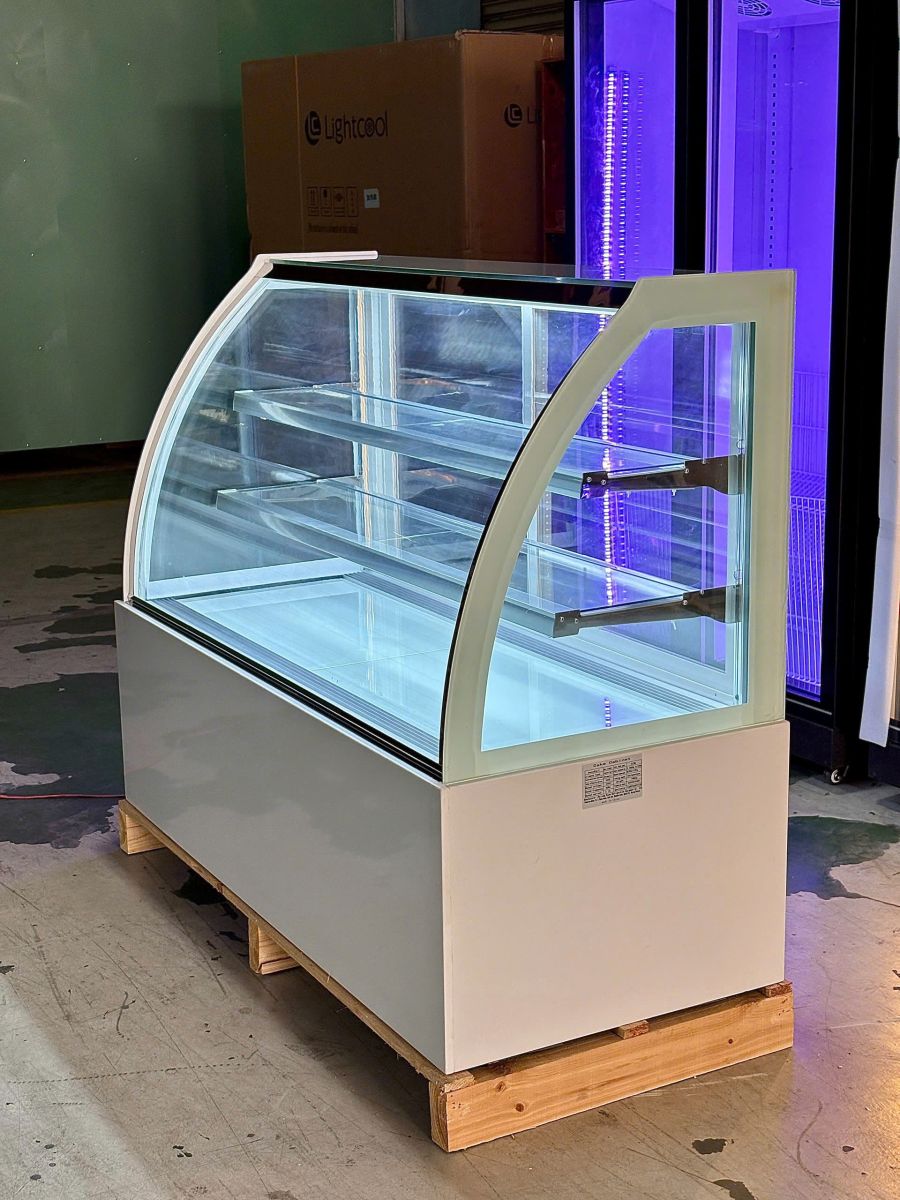 Tủ bánh kem Lightcool Kính Cong 1m8 DG-1800Y