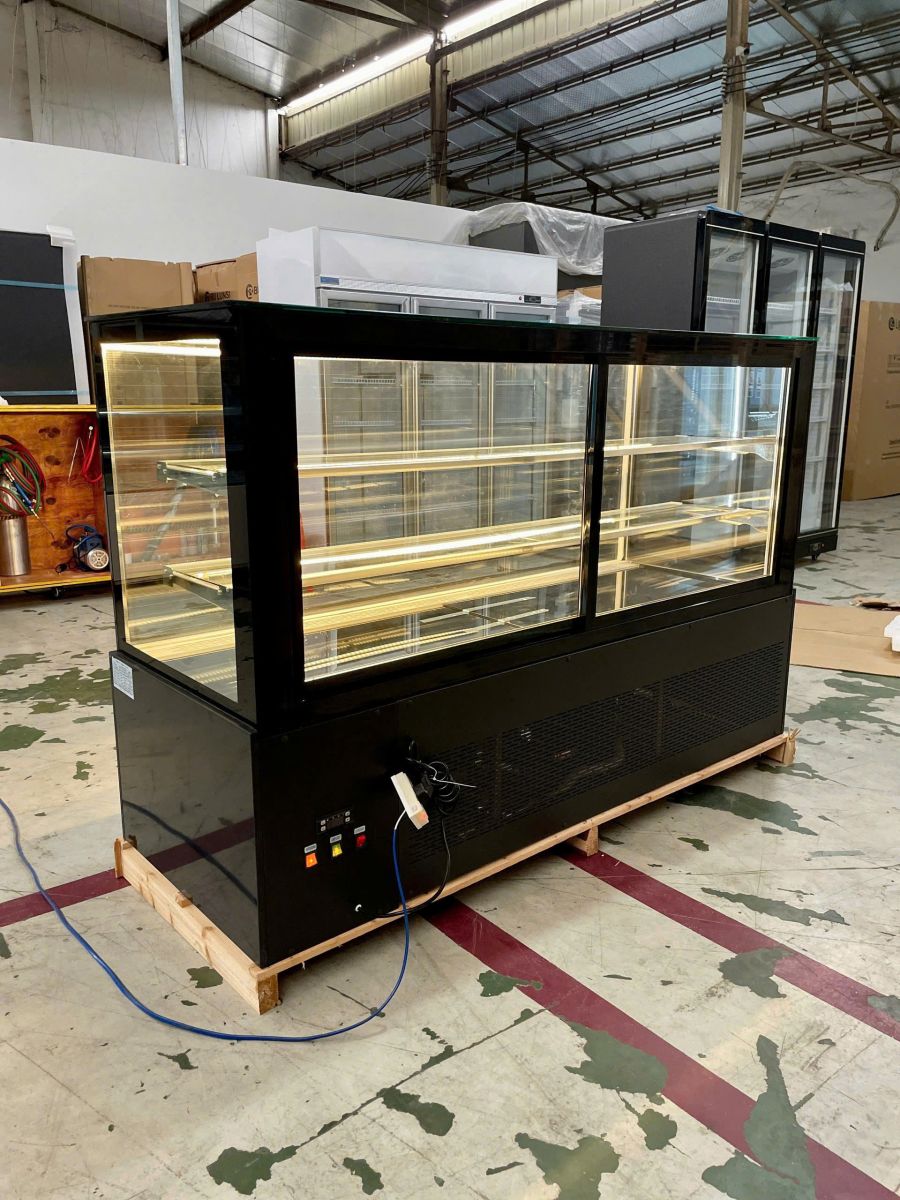 Tủ trưng bày bánh kem 1m8 Lightcool DG-1800Z 680L