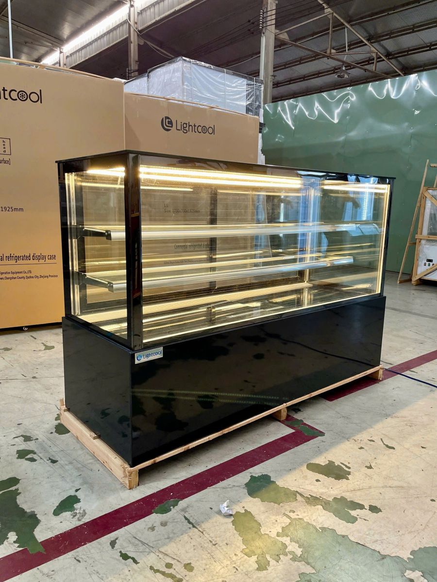 Tủ trưng bày bánh kem 1m8 Lightcool DG-1800Z 680L
