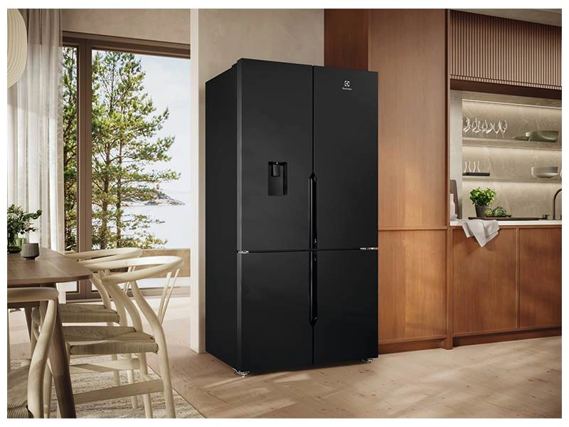 Tủ lạnh Electrolux 4 cánh Serie 800 562 lít EQE5760B-B Mới
